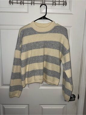 La Hearts Striped Crewneck Sweater in Yellow and Gray